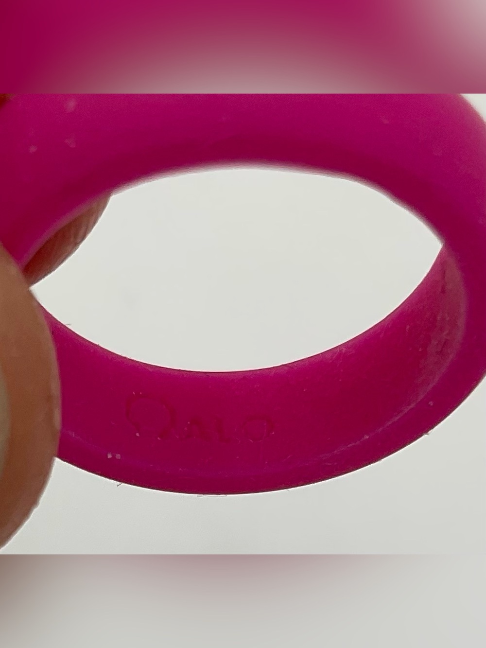 QALO Set of 2 Silicone Rings - Fuchsia & Blue Galaxy (glows in the dark!) Size 6 - Picture 5 of 8